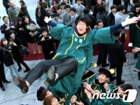 중학교 졸업식을 대학에서…이색졸업식 눈길