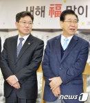 철강업계 올 한해 웃읍시다