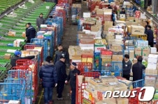 택배물 가득 쌓인 우편물류센터