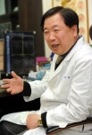 [인터뷰] 사회적 약자 건강지킴이… 육동민 새롬내과 원장