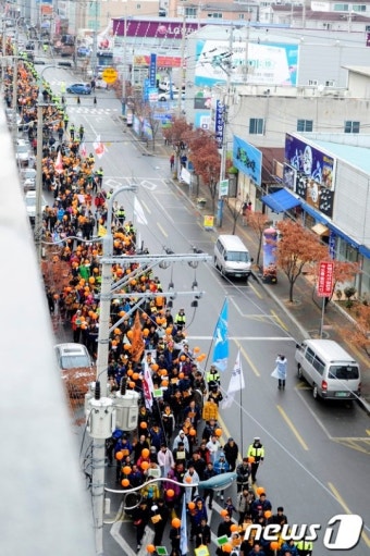 밀양 희망버스 '이어지는 행진 행렬'