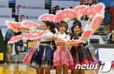 설날엔 역시 부채춤이 제격