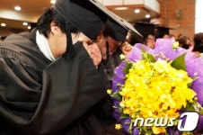 졸업식장에서 터져버린 눈물