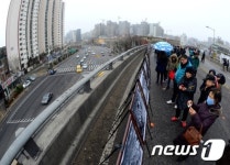 고가도로 위 사진전?