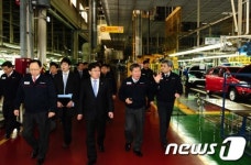 윤상직 장관, 쌍용차 평택공장 방문