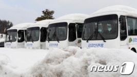 덩그러니 남겨진 금강산 관광버스