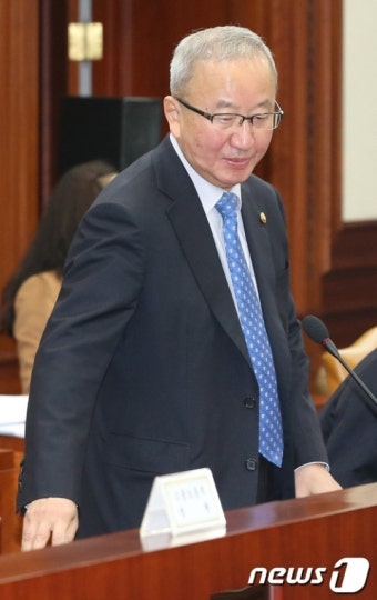 고개숙인 현오석 부총리