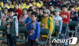 황금돼지띠 어린이들의 초등학교 입학식