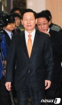 단상으로 향하는 김상곤 교육감