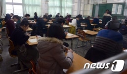 빈자리 찾기 힘든 5급 공무원 필기시험