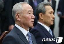 이철우-정청래, 남재준 국정원장 거취 놓고 장외공방