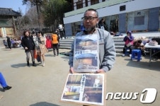 재활용장터에 시골집 팔러나온 주정필씨