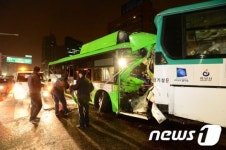 서울 도심서 버스끼리 추돌, 13명 사상