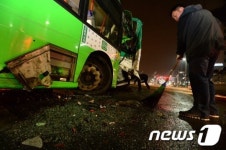 서울 도심서 버스끼리 추돌, 퇴근길 시민들 사상
