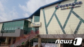 양산시, 영어도서관 시범 운영