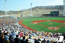 응원 열기 뜨거운 울산 문수야구장