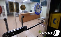 문 잠긴 치안센터 불안한 주민들