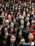 특성화고 고졸 행원 모집에 쏠린 눈