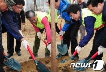 수원시, 서호꽃뫼공원서 식목행사