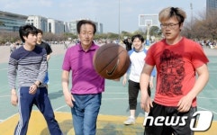 정몽준 청년들과 길거리 농구