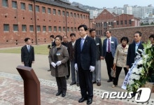특별귀화 독립유공자 후손 만난 황교안 장관