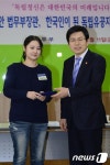 황교안 장관, 특별귀화 독립유공자 후손 만나