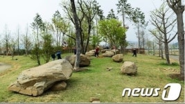 순천만정원, 고인돌 11기로 역사공원 조성