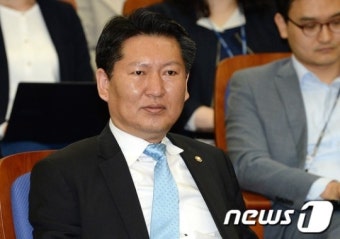 '무인기 논란' 정청래 의원, 의원총회 참석