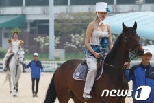 세계 최초 마상(馬上) 패션쇼!