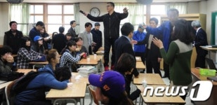 진도 여객선 사고 학부모들 안산 단원고등학교로 몰려 들어