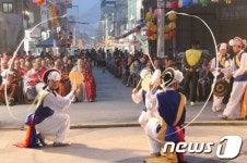 [화보] 원주 문화의 거리 밝힌 전통 등 축제