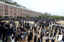 [세월호 참사] 운동장 뒤덮은 추모행렬