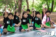 푸른 숲속 도토리랑 놀아요
