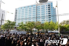 구원파 신도들, 인천지검 앞 집결