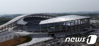 위용 드러낸 인천아시아드주경기장’