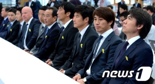홍명보 감독, 동아시안컵 대표팀 훈련에 주목