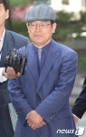 두손 모은 아해 이재영 대표