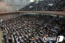 강당 가득 메운 고교 입시설명회 인파