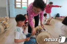 괴산 동인초 병설유치원 “오늘은 할머니할아버지 날”
