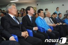 나란히 앉은 새정치 지도부