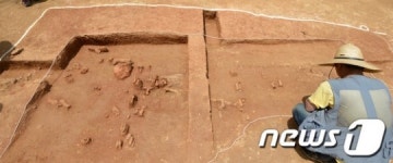 경기 화성서 금동관모 등 한성백제 유물 출토