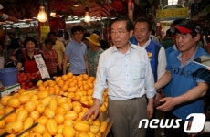 과일가게 찾은 박원순 후보