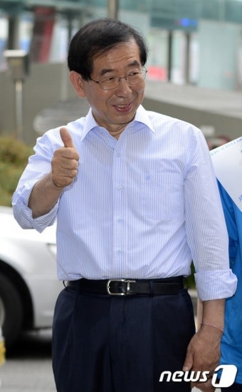 출근길 지지호소하는 박원순 후보