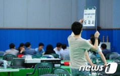 개표서 설치로 분주한 덕진 실내배드민턴장