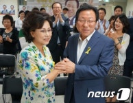 민병희 강원도교육감 후보 '출구조사 이겼다'