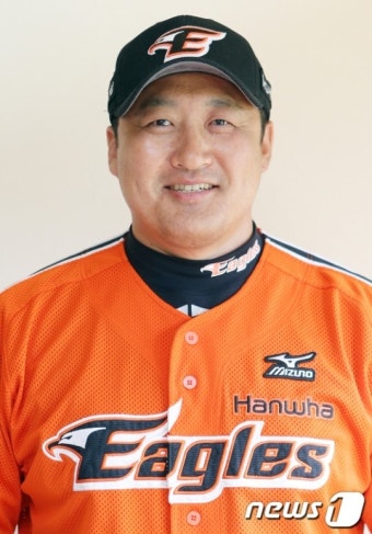 ‘새 안방마님’ 조인성 한화 데뷔전, 비로 하루 연기