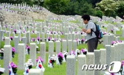 현충일 앞둔 母情