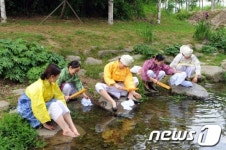 박수근 화백 작품 ‘빨래터’ 형상화 퍼포먼스