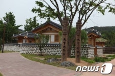 공주시, 한옥마을 증축 건물 준공 후 5개월 방치