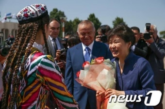 박근혜 대통령, 우즈베키스탄 도착